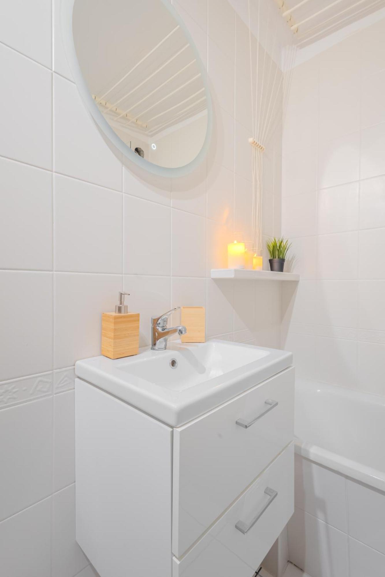 Rezydencja Filmowa- Wygodny Apartament 10 Min Od Lotniska I Centrum Apartment Warsawa Bagian luar foto